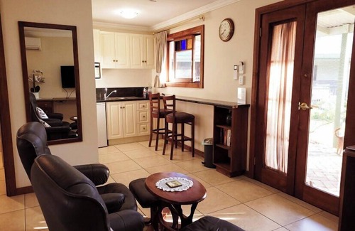 Amamoor Bed & Breakfast | Discover Amamoor Lodge: Rated 9.6 with Pool & Breakfast