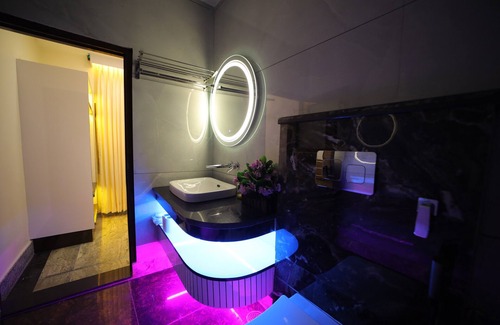 Agra Hotel | Discover Aman Homestay: Boutique Charm with Spa & Dining