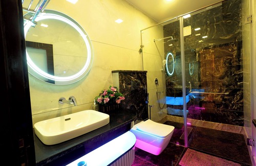 Agra Hotel | Discover Aman Homestay: Boutique Charm with Spa & Dining