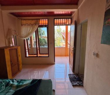 Tuk Tuk House | Cozy Aman's Guesthouse: Family-Friendly with Dining Options