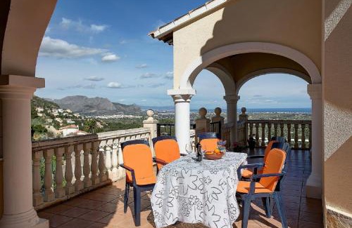 Pedreguer Villa | Relax in Amanda: 4-Bedroom Villa with Oceanfront Charm