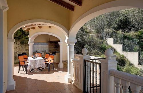 Pedreguer Villa | Relax in Amanda: 4-Bedroom Villa with Oceanfront Charm