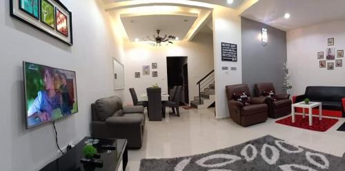 Kampung Sura Masjid House | Relax at Amanda Homestay Dungun with Ocean Views