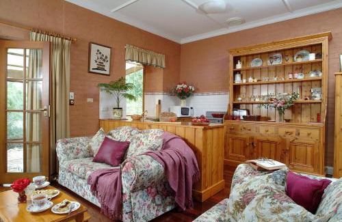 Kuitpo Bed & Breakfast | Inviting Amanda's Cottage 1899: Top Rated with Hot Tub