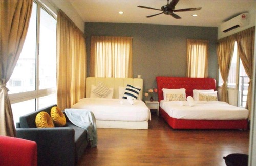 Kajang Villa | Family-Friendly Amandarii Villa with Hot Tub & Kitchen
