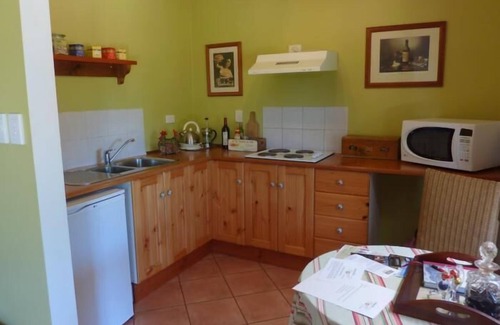 Tatachilla Bed & Breakfast | Discover Amande Bed and Breakfast: Guest Rated 9.6/10