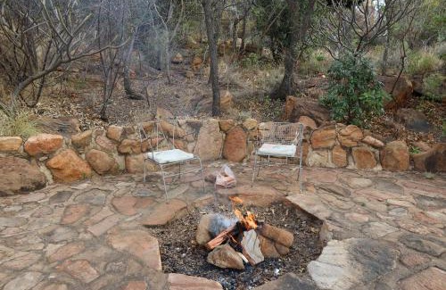 Buffelspoort Cabin | Discover Amani Bush Escape: Family-Friendly with Pool Access