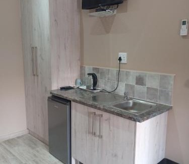 Klerksdorp House | Relax at Amani Palms Guest House with Pool Access