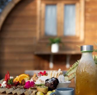 Buzanada Apartment | Relaxing Amani Suite with Hot Tub, Pool & Nature Escape