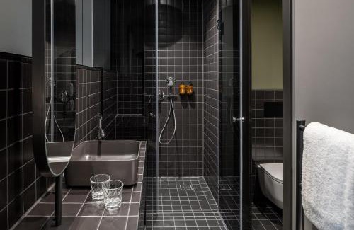 Old Town Apartment | Inviting AMANO Home Leipzig: Pet-Friendly & Wheelchair Access