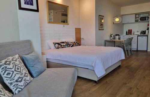 Herzliya Pituach Apartment | Relaxing Amano Seaview Suite with Private Beach Access