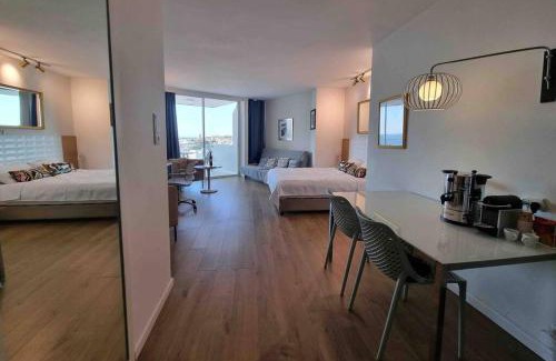 Herzliya Pituach Apartment | Relaxing Amano Seaview Suite with Private Beach Access