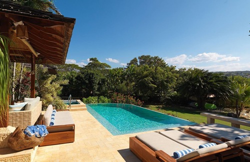 Discovery Bay House | Experience Ultimate Relaxation at Amanoka with Ocean Views