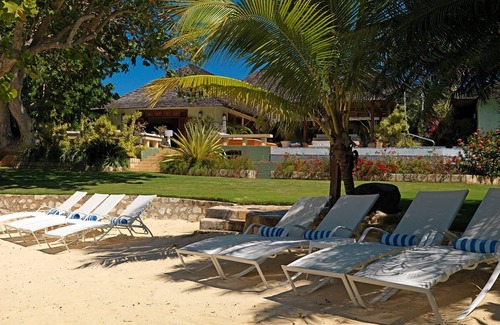 Discovery Bay House | Experience Ultimate Relaxation at Amanoka with Ocean Views