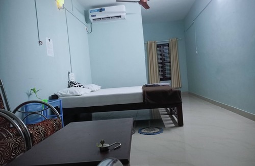 Varkala Bed & Breakfast | Amansara Resort: Prime Location with Outdoor Pool & WiFi