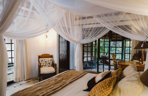 Glen Lorne Cabin | Discover Amanzi Lodge: 5-Star Stay with Top Amenities