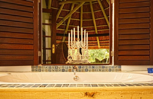 Glen Lorne Cabin | Discover Amanzi Lodge: 5-Star Stay with Top Amenities