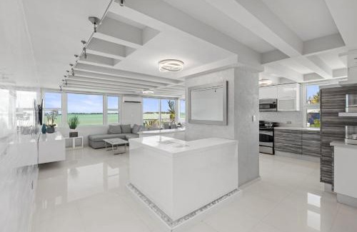 Isla Verde Apartment | Beachfront Amapola SeaSide Apartment with Ocean Views