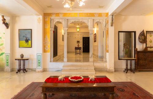 Shavri Colony Hotel | Discover Amar Kothi: Family-Friendly Stay with Breakfast
