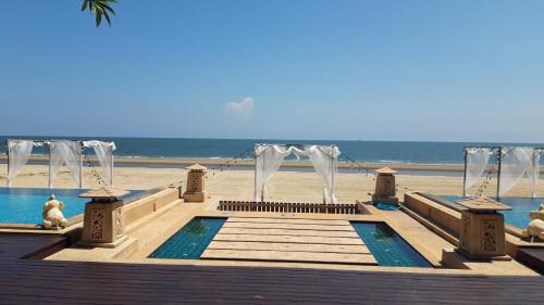 Pak Nam Pran Villa | Oceanfront Amara Villa Khao Ka Lok with Breakfast Included