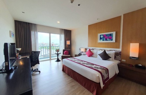 Racha Thewa Hotel | Discover Amaranth Suvarnabhumi: 4-Star Rated Getaway