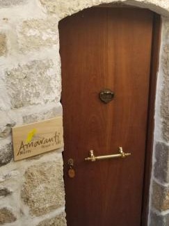 Mandraki House | Discover Amaranti House n Art: Oceanfront Bliss Awaits!