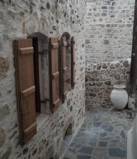 Mandraki House | Discover Amaranti House n Art: Oceanfront Bliss Awaits!