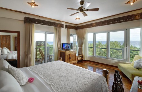 Libaong Resort | Beachfront Amarela Resort: Top-Rated with Pool & Breakfast
