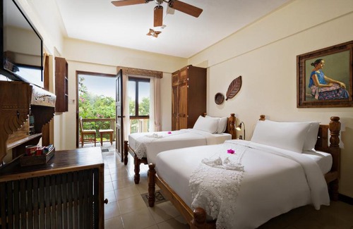 Libaong Resort | Beachfront Amarela Resort: Top-Rated with Pool & Breakfast