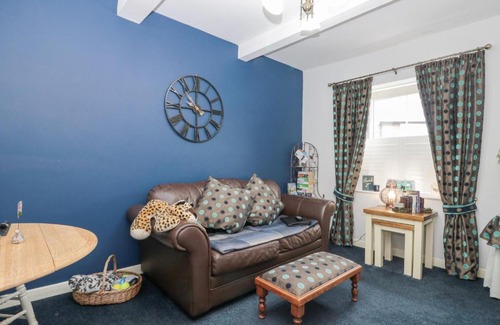 Folkton House | Pet-Friendly Amari: Affordable Comfort Awaits You