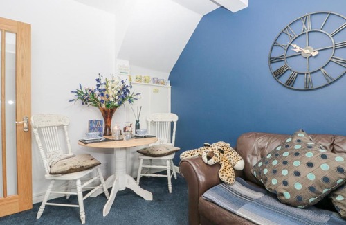 Folkton House | Pet-Friendly Amari: Affordable Comfort Awaits You