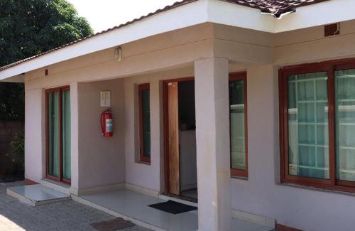 Kasane House | Cozy Amariah Guest House with Breakfast and Family Amenities