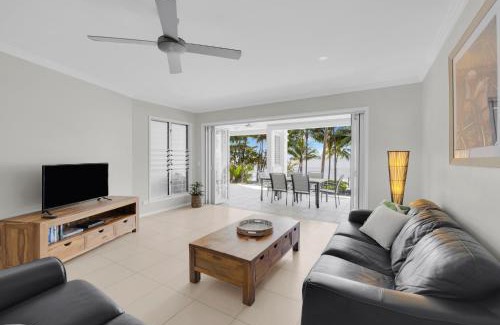 Palm Cove Apartment | Serene Amarillo at Island Views—Waterfront Family Retreat