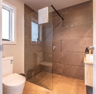 Coles Bay Apartment | Family-Friendly Amaroo 1 - Freycinet Holiday Houses Awaits