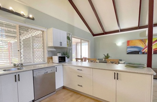 Elimbah House | Amaroo - A Delightful Pet and Child Friendly Escape