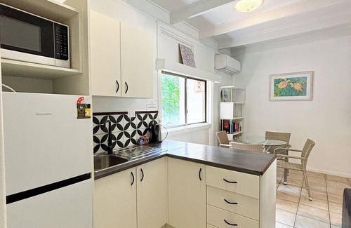 Nelly Bay Hotel | Family-Friendly Amaroo on Mandalay with Pool & Restaurant
