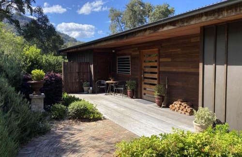 Barrengarry Villa | Five-Star Amaroo Valley Springs with Accessible Kitchen