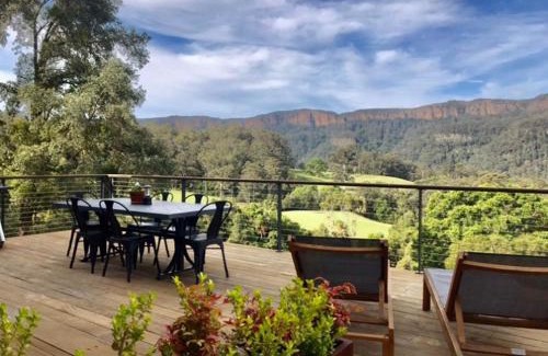 Barrengarry Villa | Five-Star Amaroo Valley Springs with Accessible Kitchen