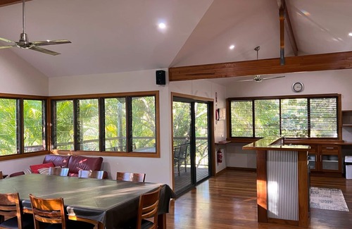 Arakoon House | Amaroo: Walk to Trial Bay & Enjoy Oceanfront Amenities