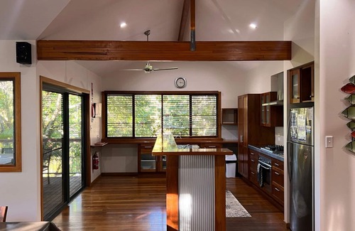 Arakoon House | Amaroo: Walk to Trial Bay & Enjoy Oceanfront Amenities