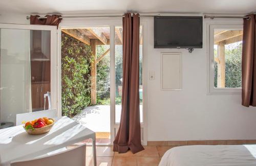 Calvi Villa | Cozy Retreat for Two in Calvi with Pool & Garden