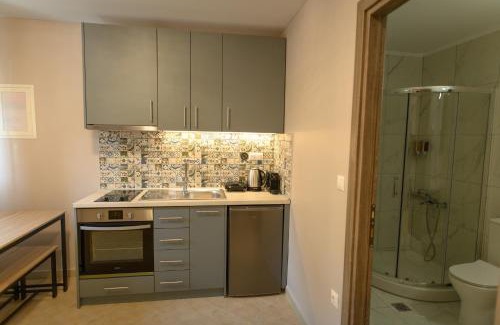 Alexandroupoli Apartment | Cozy Amaryllis Maison Emporiou with Breakfast Included