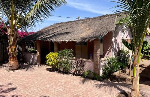 Batokunku Apartment | Cozy Amas Bungalow with Child-Friendly Amenities