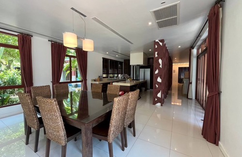 Sai Thai Villa | Experience Amatapura Beach Villa 1: Ocean View & Spa