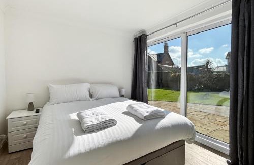 Bottesford House | Amaya Nine Sleeps 7 Large 4 bed house - Bottesford