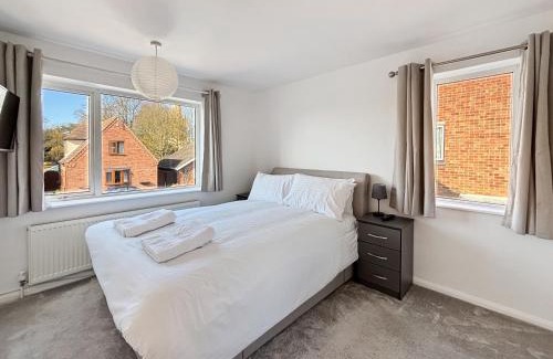 Bottesford House | Amaya Nine Sleeps 7 Large 4 bed house - Bottesford