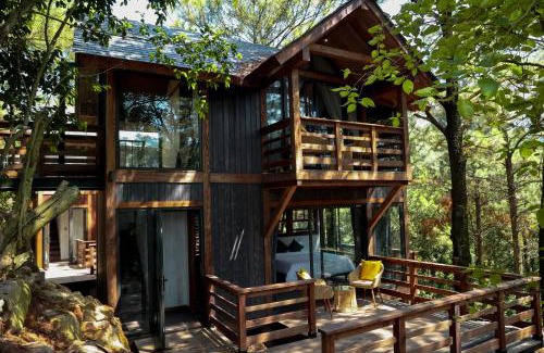 Soc Son Resort | Enchanting Amaya Retreat: Pet-Friendly Haven with Pool