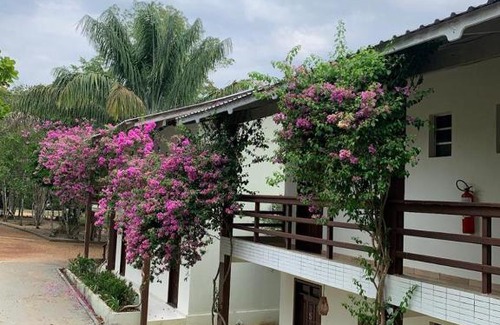Novo Airao House | Discover Amazônia ParkSuítes: 4-Star Retreat with Pool