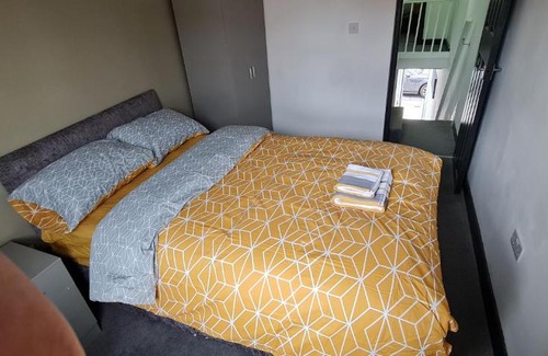 Bootle Villa | Spacious 4-Bedroom Retreat in Bottle - Family Friendly Stay