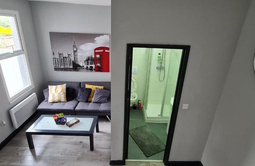 Bootle Villa | Spacious 4-Bedroom Retreat in Bottle - Family Friendly Stay